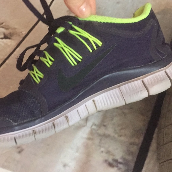 Nike Barefoot Ride sneaker in size 8 - Picture 8 of 16